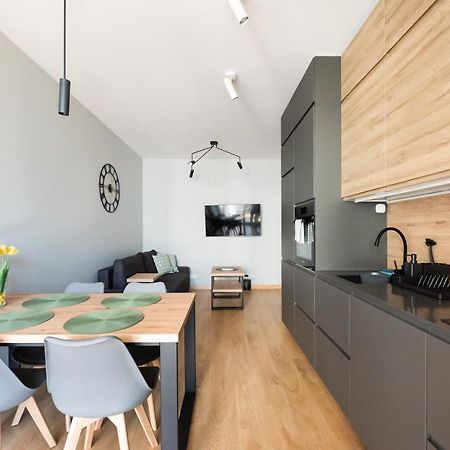Wola Skwer Happy Apartment Varşovia Exterior foto
