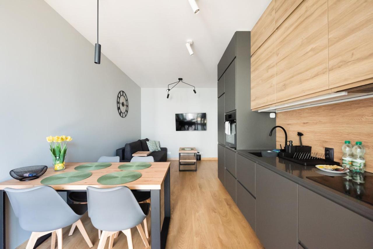 Wola Skwer Happy Apartment Varşovia Exterior foto