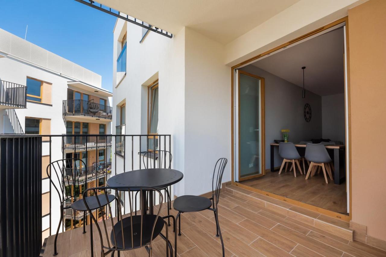 Wola Skwer Happy Apartment Varşovia Exterior foto