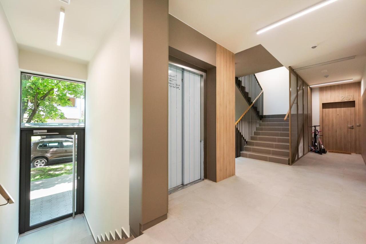 Wola Skwer Happy Apartment Varşovia Exterior foto