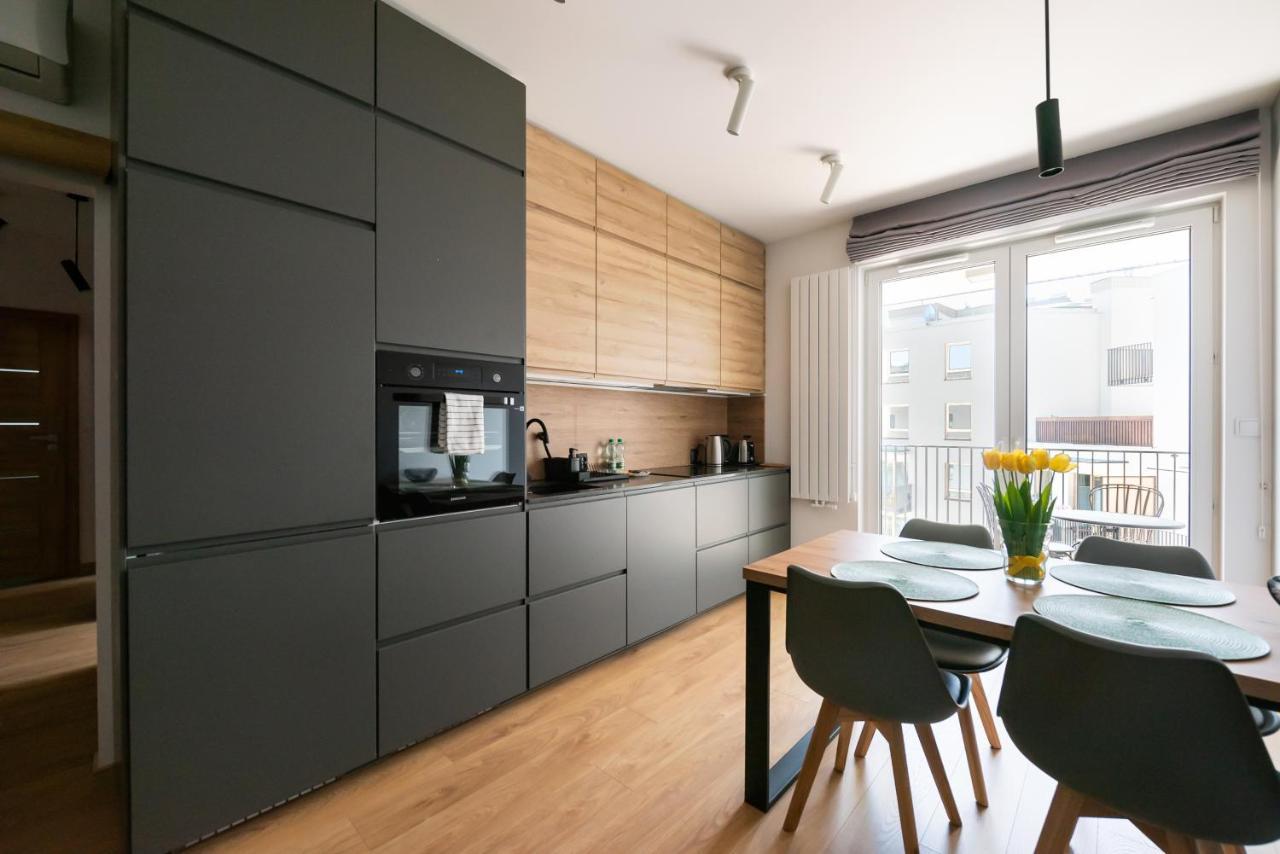 Wola Skwer Happy Apartment Varşovia Exterior foto
