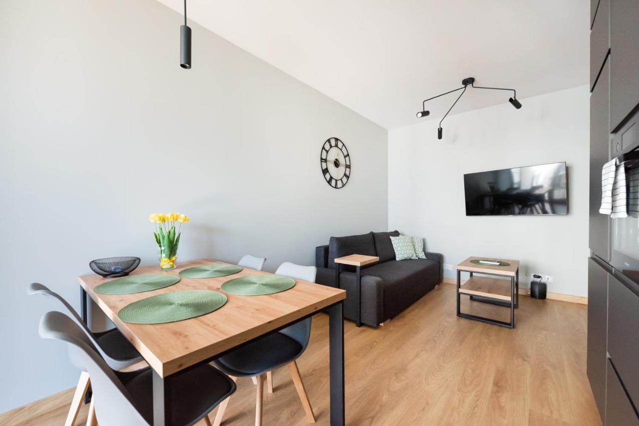 Wola Skwer Happy Apartment Varşovia Exterior foto